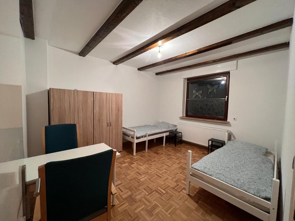 Ferienwohnung Flughafennahe zentrale voll möblierte Wohlfühlatmosphäre Erdgeschoss Duisburg Exterior foto